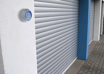 Экструдированные рольставни на двери